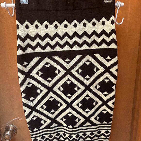 Blu Pepper Dresses & Skirts - Blu Pepper Black Cream Geometric Knit Pencil Midi Skirt Large Stretch